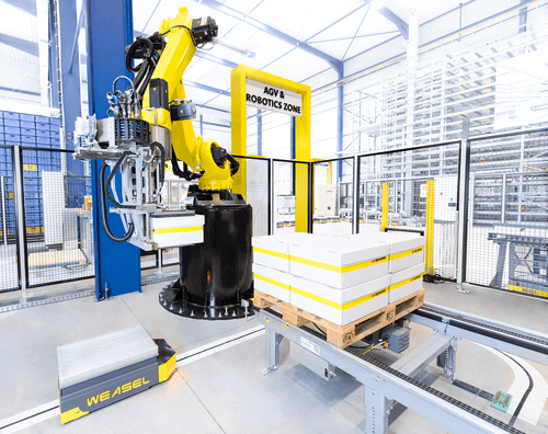 La gamme de robots de SSI SCHÄFER peut être utilisée pour différentes fonctions de la préparation de commande à la palettisation, et s’intègre facilement dans tous les systèmes logistiques.