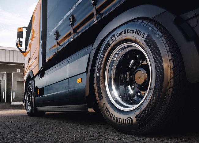 Continental présente la cinquième génération de pneumatiques Conti Eco destinée au transport routier de marchandises <br>
                            © Continental