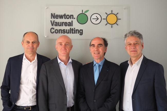 De gauche  droite : Jean-Philippe Brousse, Associ Eurogroup, Alexandre de la Nzire, Philippe-Pierre Dornier, Jrme Bour Associs Newton.Vaureal