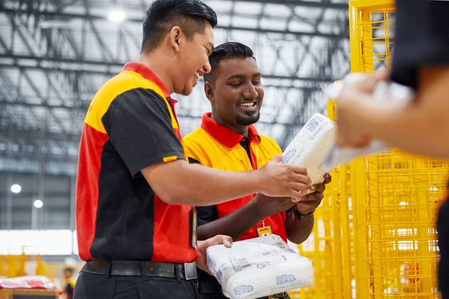 DHL met son expertise au service des opérations de distribution de Sanofi en France.<br>
                              Crédit photo : DHL