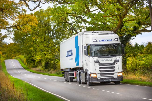 Groupe familial créé en 2002 et partenaire de longue date de Langdons, Long Lane Deliveries est spécialisé dans le transport et la logistique de produits alimentaires frais, surgelés, ambiants en Ecosse mais également dans tout le Royaume-Uni<br>
                            © Tome Lee