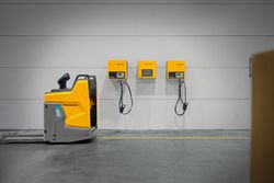 Jungheinrich dévoile son nouveau chargeur haute fréquence SLH 700