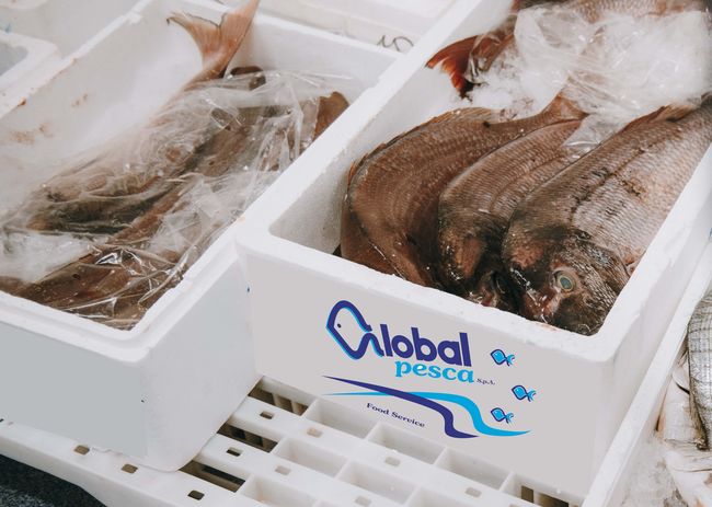 Globalpesca est l'un des principaux fournisseurs italiens de produits surgelés et de services alimentaires pour les secteurs de l'hôtellerie-restauration-traiteur.<br>
            Crédit photo : Dematic / Globalpesca.