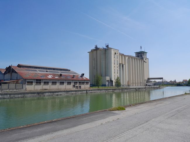 Sept parcelles de 3 500m² à 10 000m² et stratégiquement disposées en bord de canal à Reims et St-Brice Courcelles sont concernées.<br>
          Crédit photo : VNF