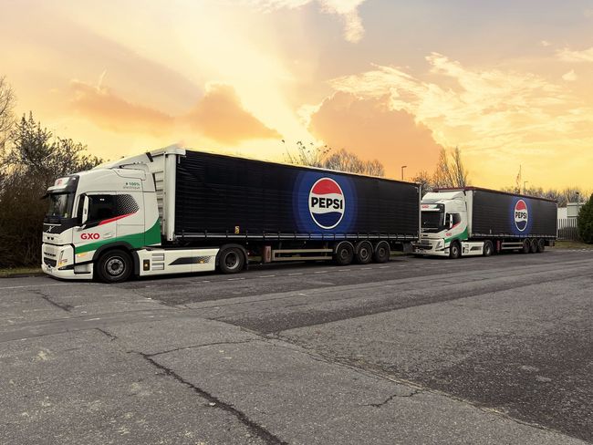 Les camions électriques de PepsiCo France circulent dans la région parisienne pour livrer les clients du circuit hors domicile et réapprovisionner les entrepôts PepsiCo France. <br>
          Crédit photo : PepsiCo.